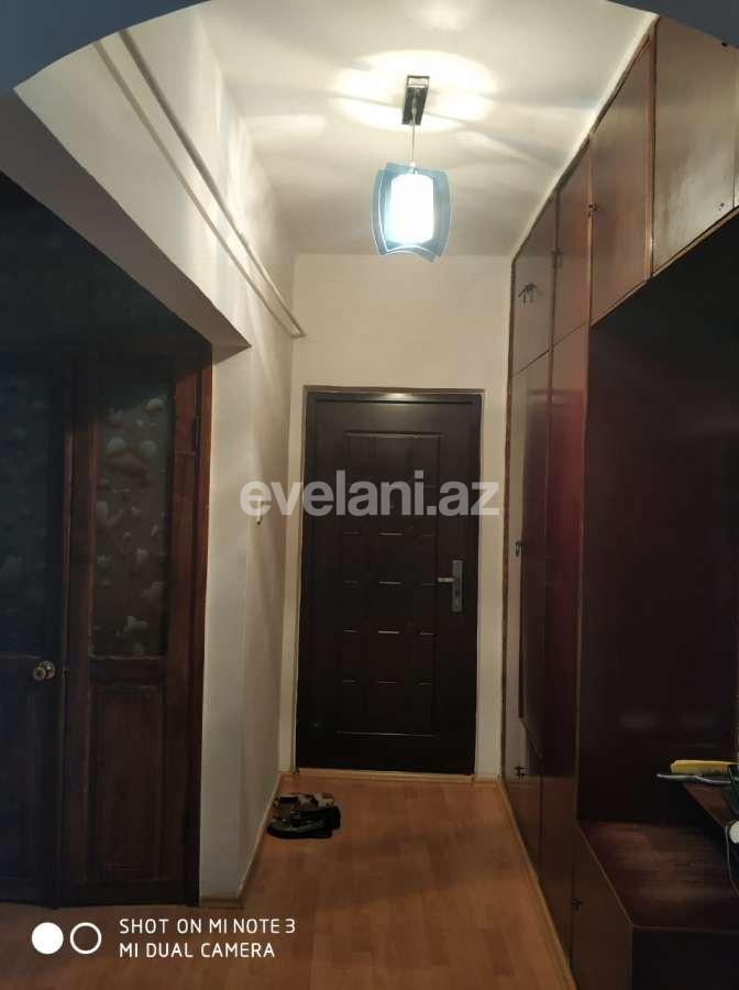 Sale, old building, 3 room, 70 m², Inshaatchilar m.