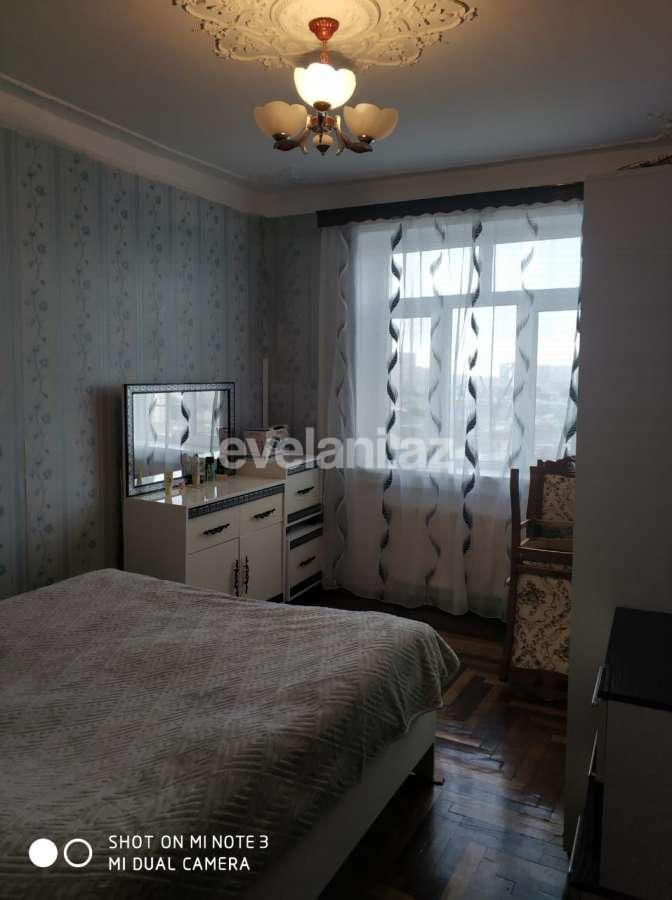 Sale, old building, 3 room, 70 m², Inshaatchilar m.