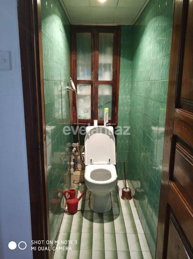 Sale, old building, 3 room, 70 m², Inshaatchilar m.