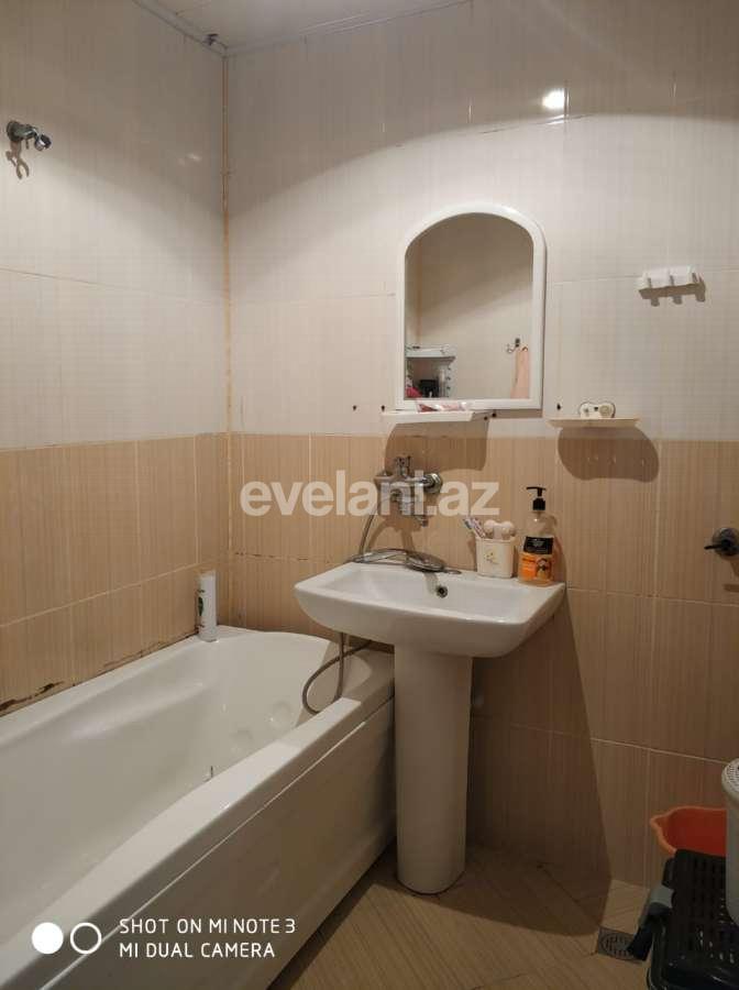 Sale, old building, 3 room, 70 m², Inshaatchilar m.