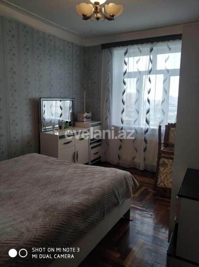 Sale, old building, 3 room, 70 m², Inshaatchilar m.