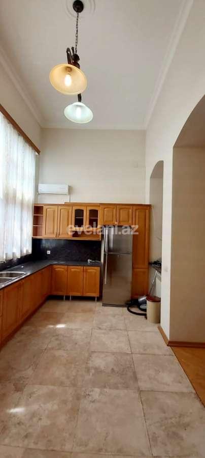 Satılır, köhnə tikili, 5 otaqlı, 200 m², 28 may m.