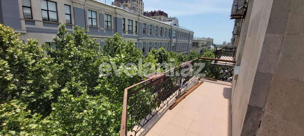 Satılır, köhnə tikili, 5 otaqlı, 200 m², 28 may m.