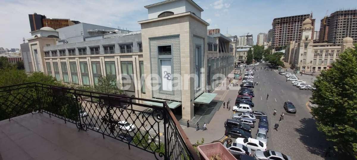 Satılır, köhnə tikili, 5 otaqlı, 200 m², 28 may m.