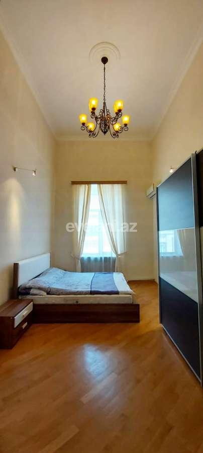 Satılır, köhnə tikili, 5 otaqlı, 200 m², 28 may m.