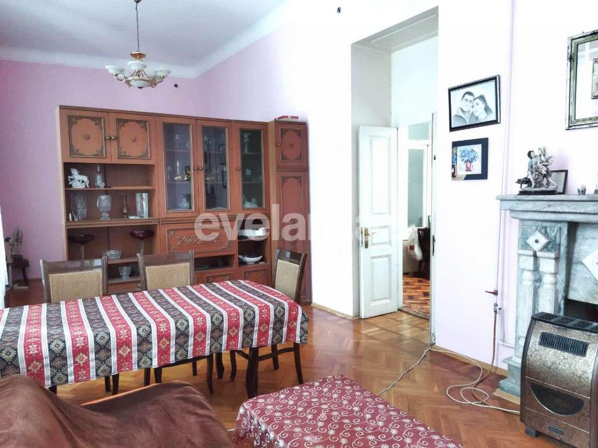 Sale, old building, 4 room, 110 m², Nizami m.