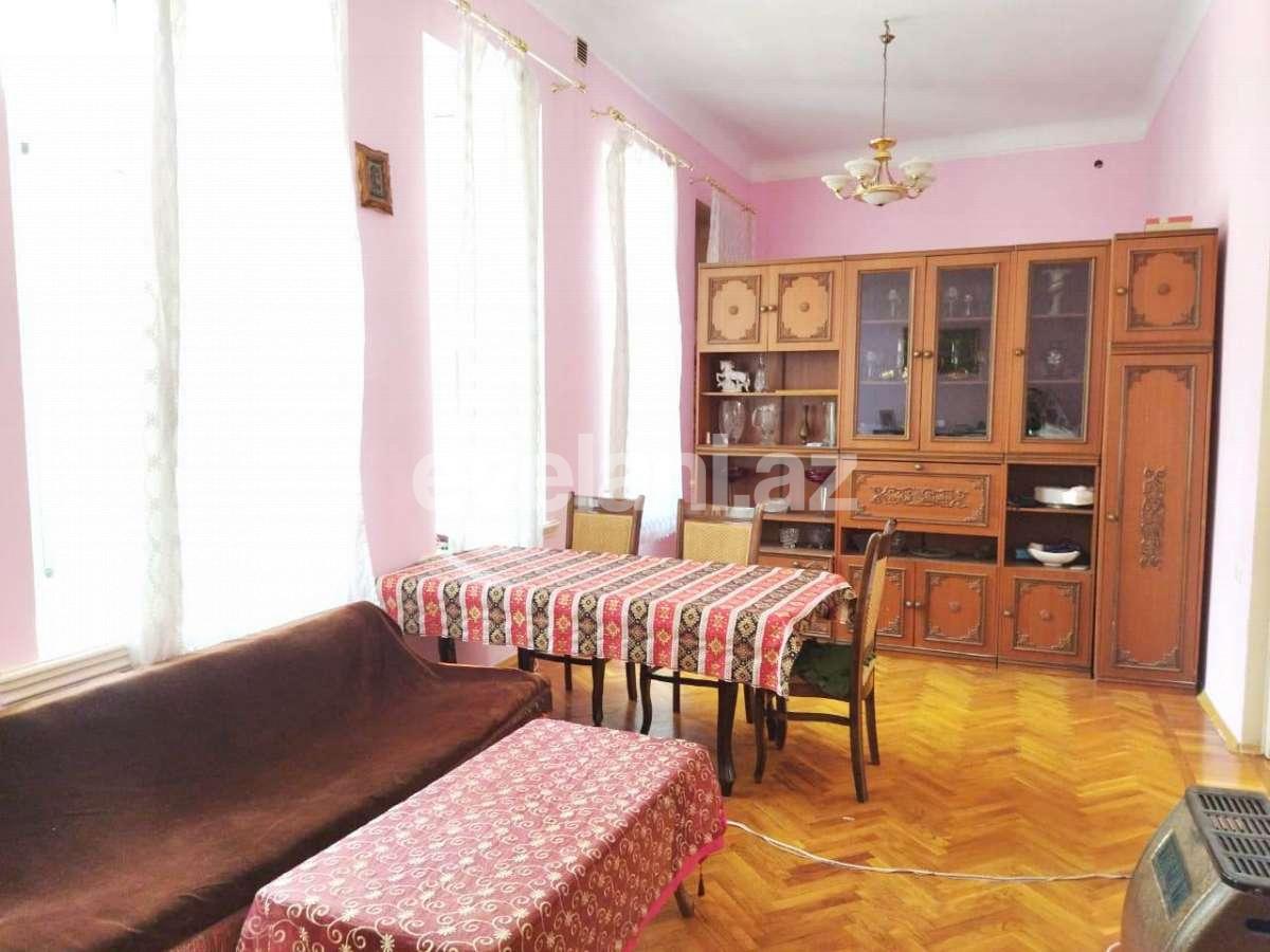Sale, old building, 4 room, 110 m², Nizami m.