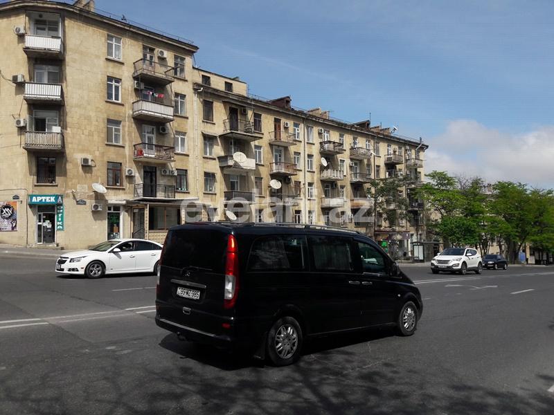 Satılır, köhnə tikili, 2 otaqlı, 35 m², Elmlər Akademiyası m.