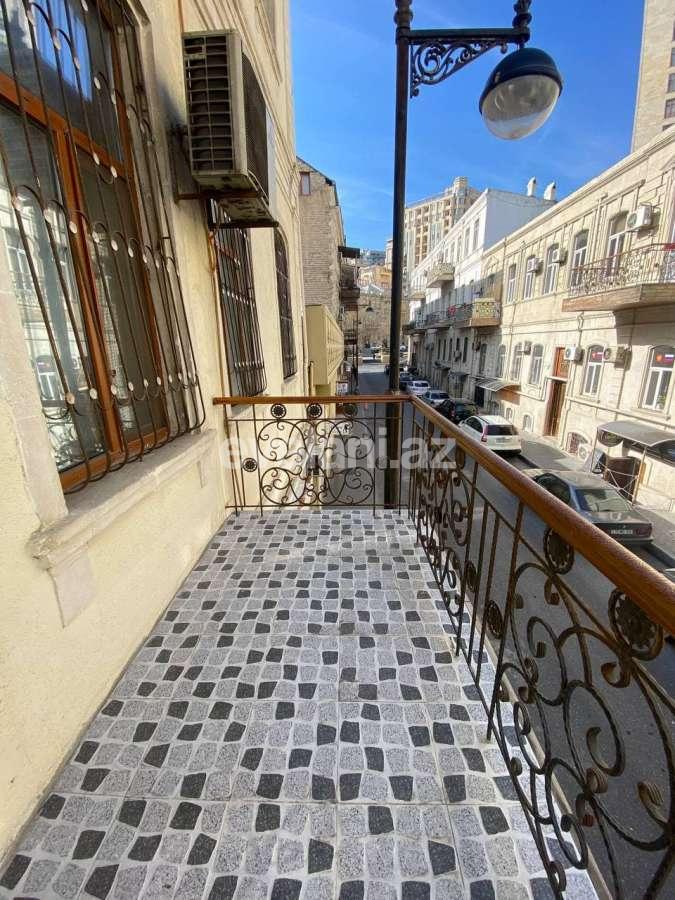 Satılır, köhnə tikili, 4 otaqlı, 180 m², İçəri Şəhər m.