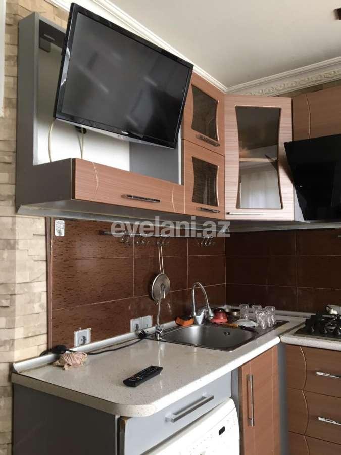 Rent, old building, 2 room, 57 m², Inshaatchilar m.