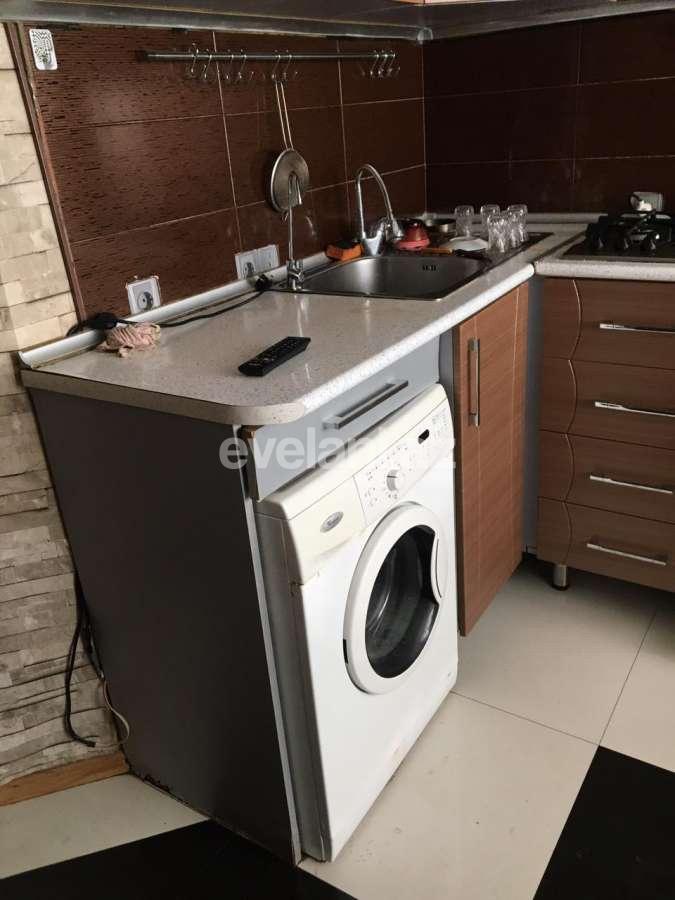 Rent, old building, 2 room, 57 m², Inshaatchilar m.