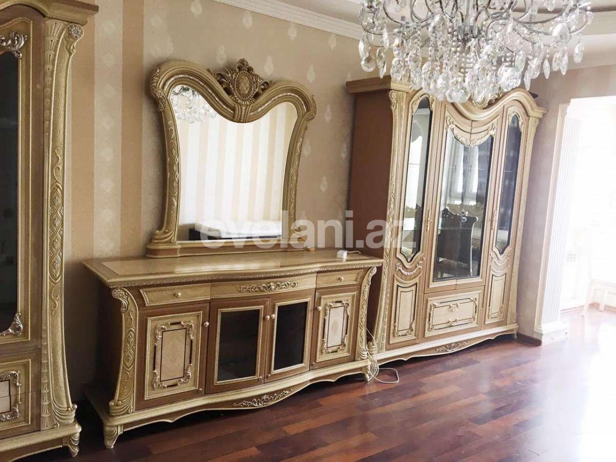 Rent, old building, 2 room, 57 m², Inshaatchilar m.