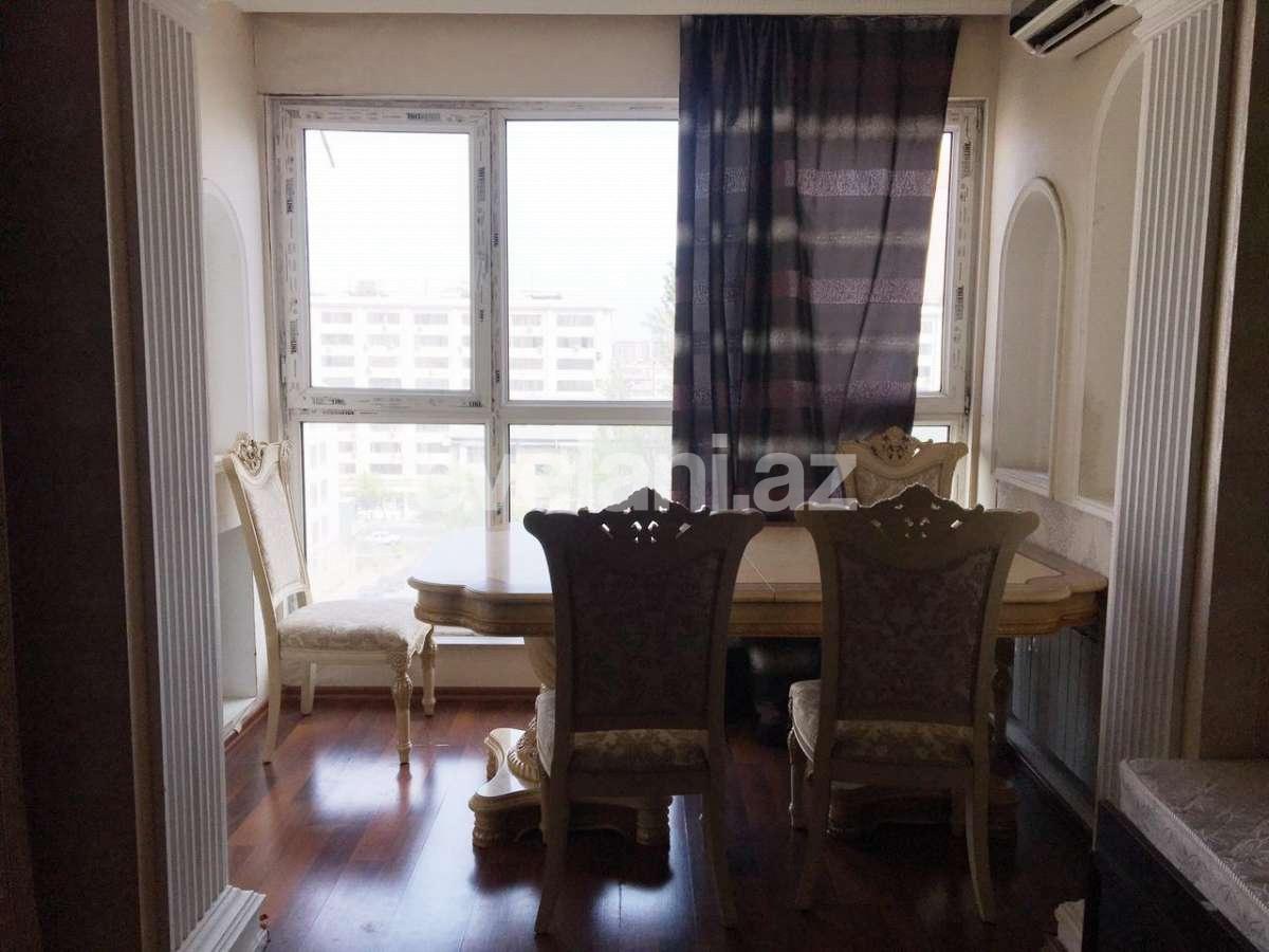 Rent, old building, 2 room, 57 m², Inshaatchilar m.