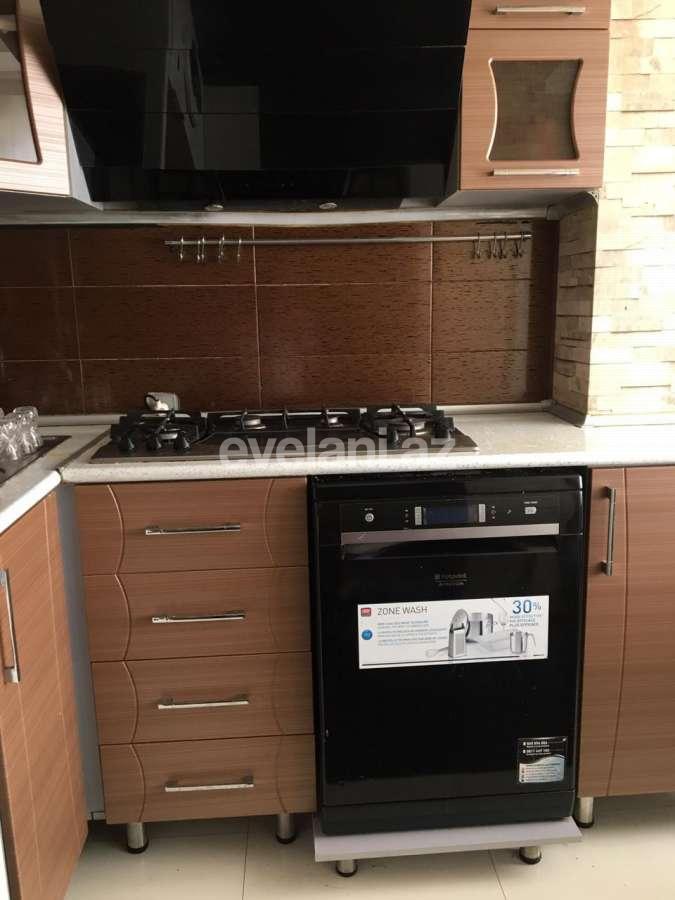 Rent, old building, 2 room, 57 m², Inshaatchilar m.