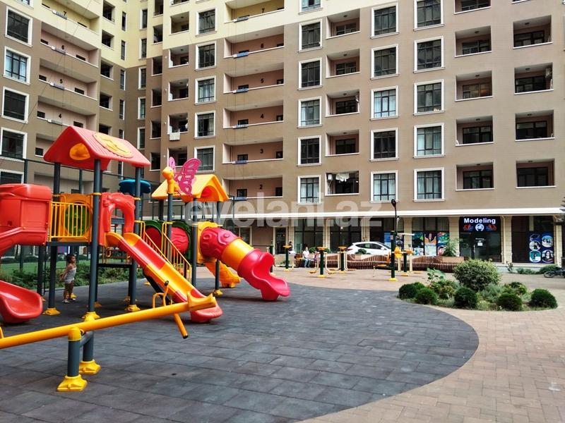 Satılır, yeni tikili, 2 otaqlı, 56 m², İnşaatçılar m.