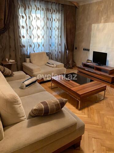 Sale, old building, 3 room, 80 m², Ganjlik m.