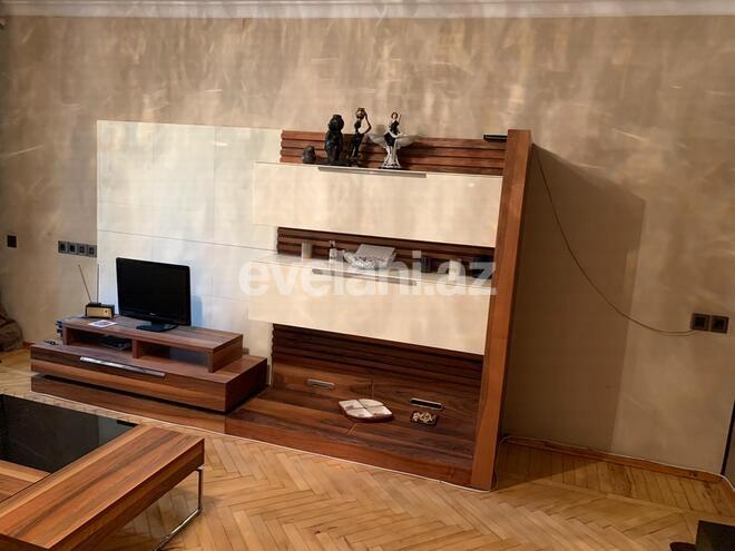 Sale, old building, 3 room, 80 m², Ganjlik m.