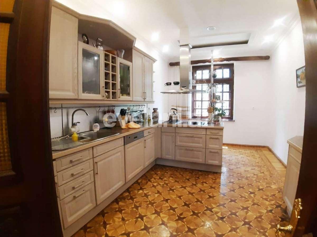 Sale, old building, 5 room, 147 m², Elmlar Akademiyası m.