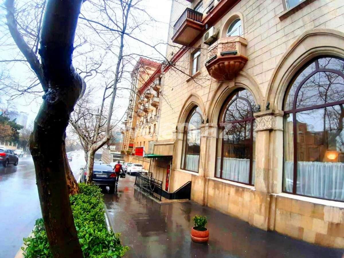 Sale, old building, 5 room, 147 m², Elmlar Akademiyası m.
