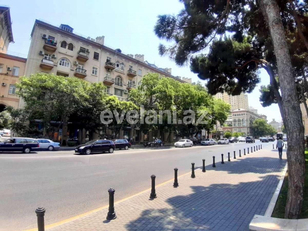 Sale, old building, 5 room, 147 m², Elmlar Akademiyası m.