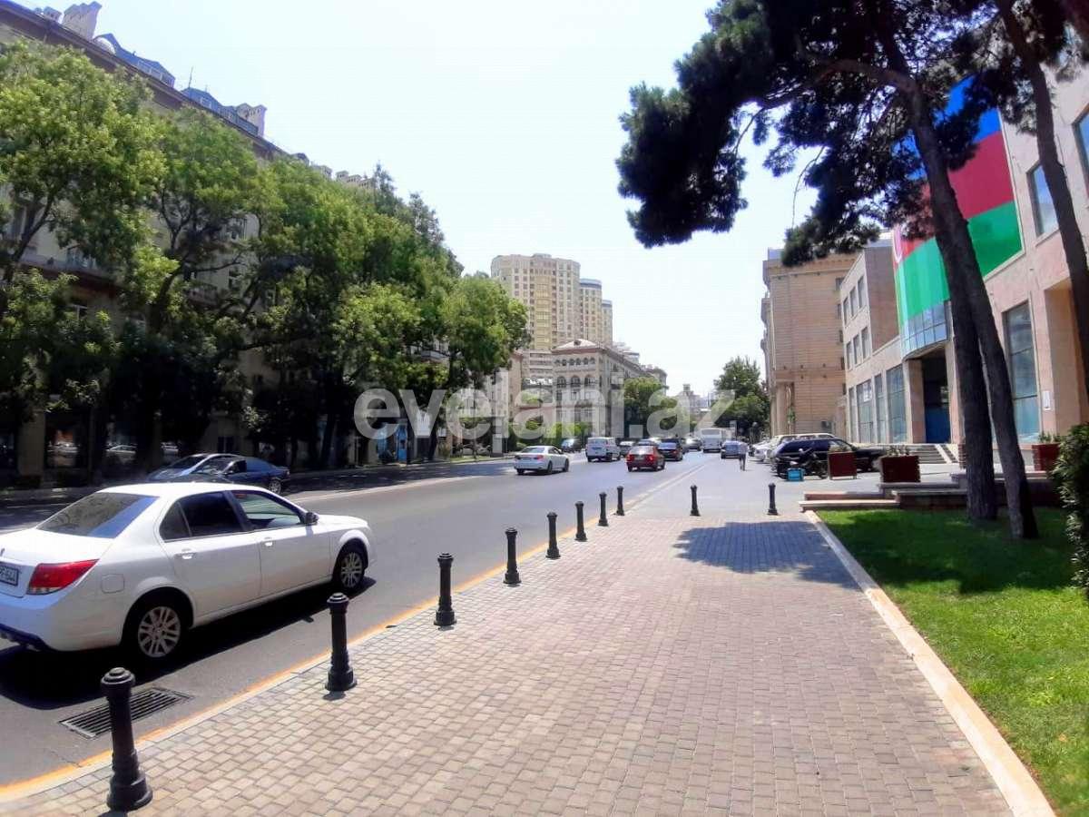 Sale, old building, 5 room, 147 m², Elmlar Akademiyası m.