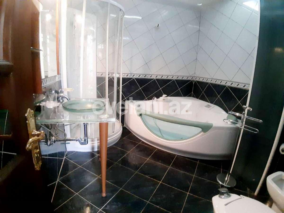 Sale, old building, 5 room, 147 m², Elmlar Akademiyası m.