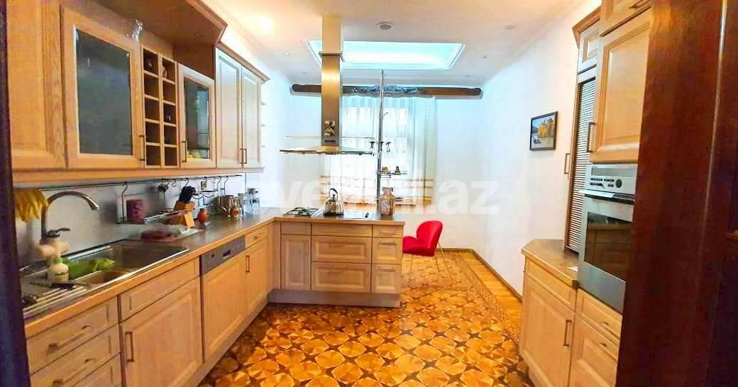 Sale, old building, 5 room, 147 m², Elmlar Akademiyası m.