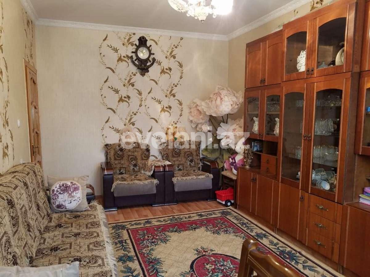 Sale, old building, 3 room, 80 m², Inshaatchilar m.