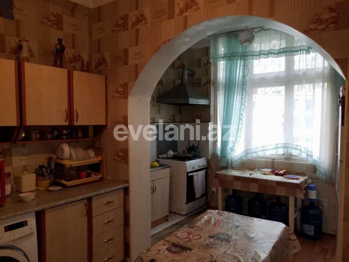 Sale, old building, 3 room, 80 m², Inshaatchilar m.