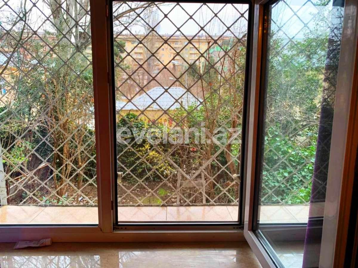 Sale, old building, 3 room, 75 m², Elmlar Akademiyası m.