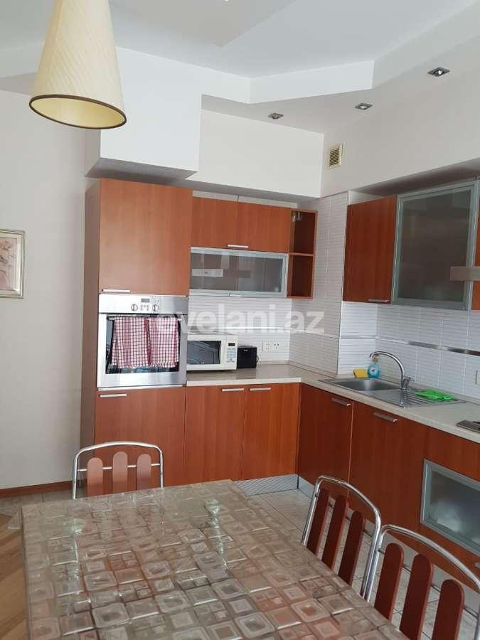 Kirayə verilir, yeni tikili, 3 otaqlı, 125 m², İnşaatçılar m.