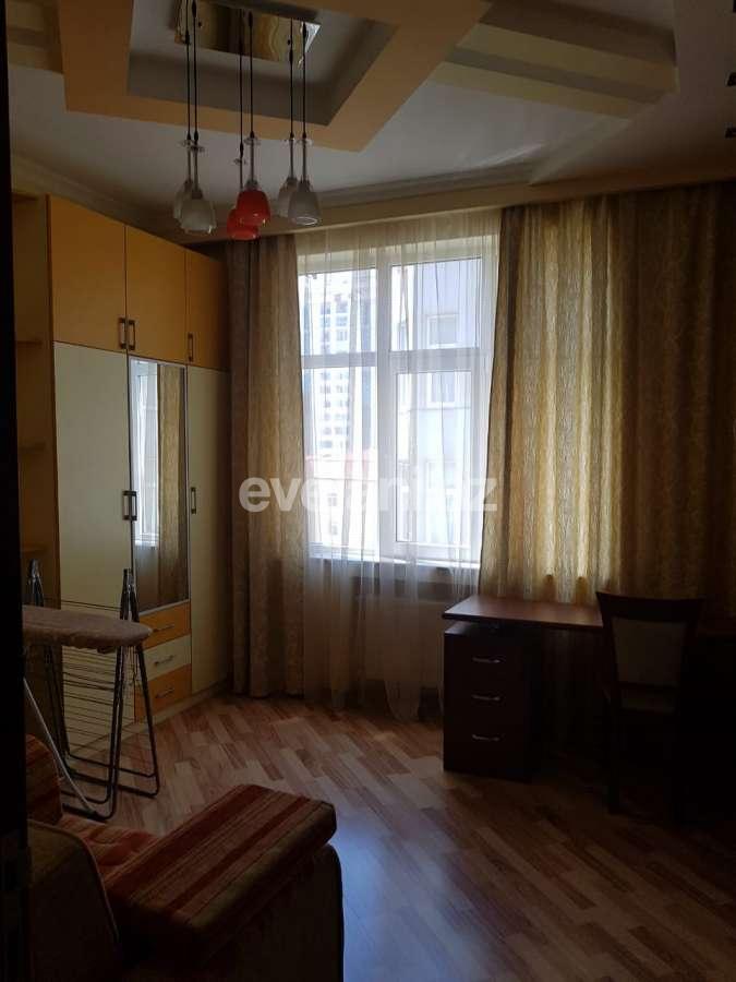 Kirayə verilir, yeni tikili, 3 otaqlı, 125 m², İnşaatçılar m.