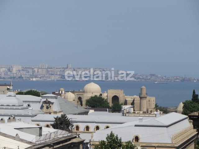 Satılır, köhnə tikili, 3 otaqlı, 130 m², İçəri Şəhər m.