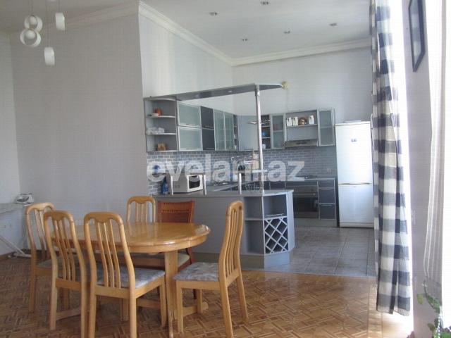 Satılır, köhnə tikili, 3 otaqlı, 130 m², İçəri Şəhər m.