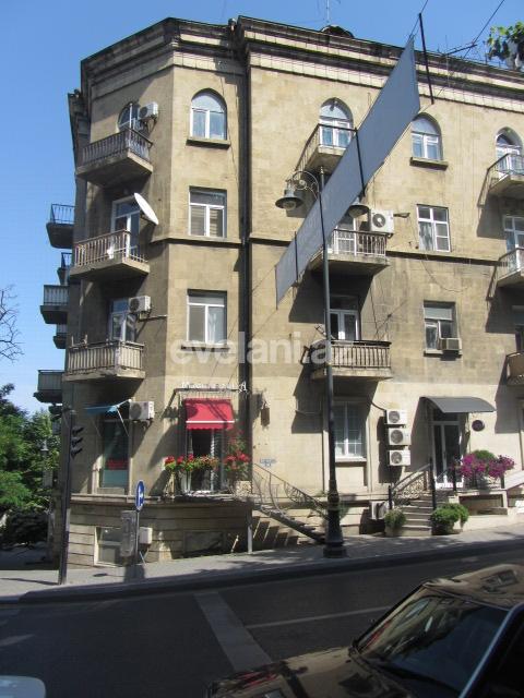 Satılır, köhnə tikili, 3 otaqlı, 130 m², İçəri Şəhər m.