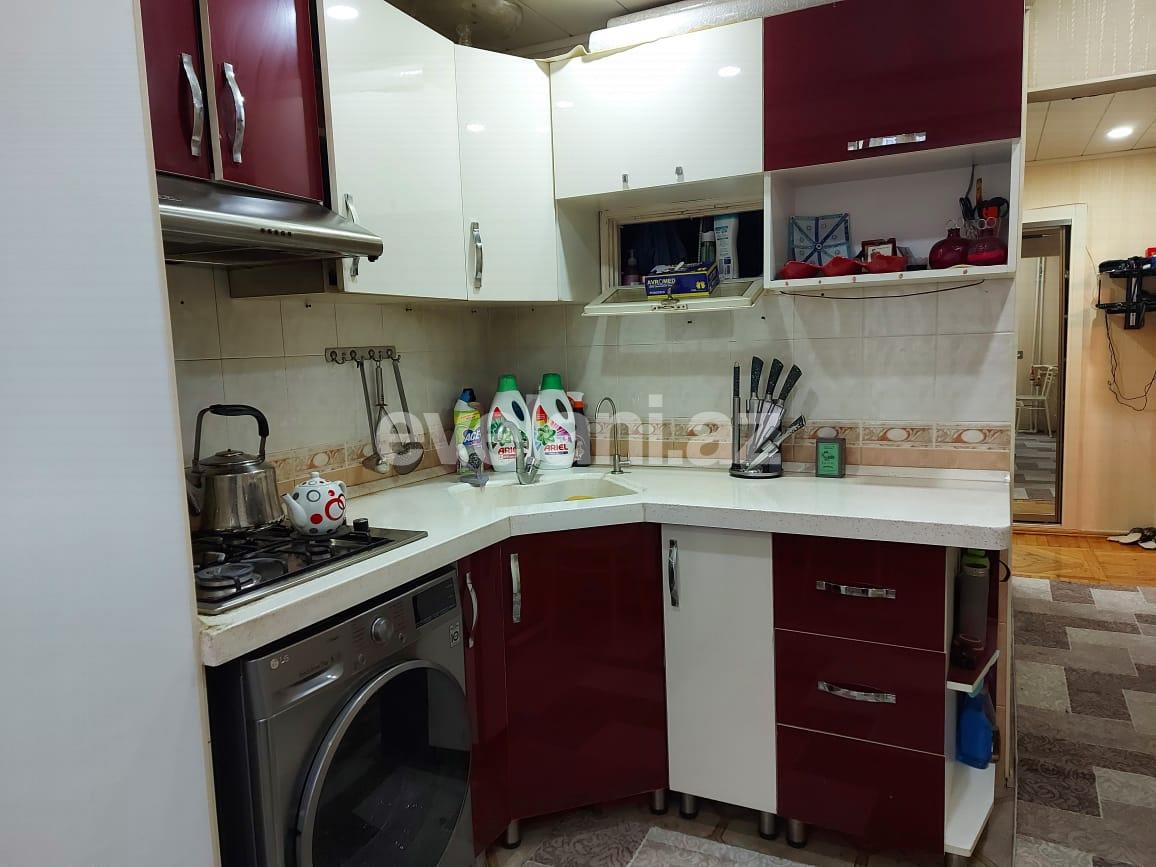 Satılır, köhnə tikili, 2 otaqlı, 45 m², İnşaatçılar m.