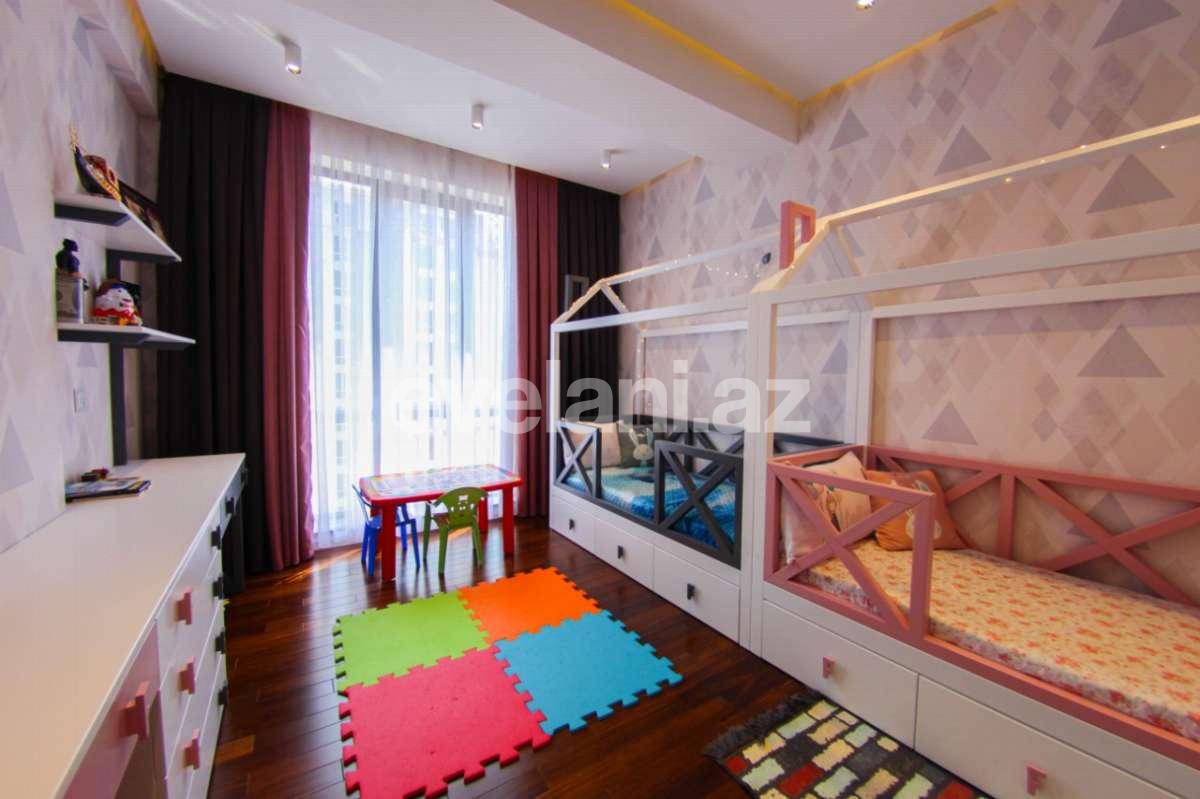 Продаётся, новостройка, 3-комнаты, 130 m², 28 мая m.