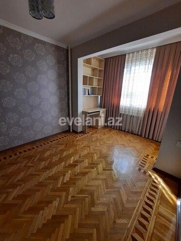 Sale, old building, 3 room, 80 m², 9-th microdistrict d.