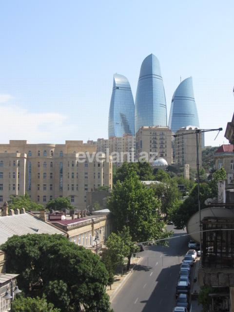 Satılır, köhnə tikili, 3 otaqlı, 130 m², İçəri Şəhər m.