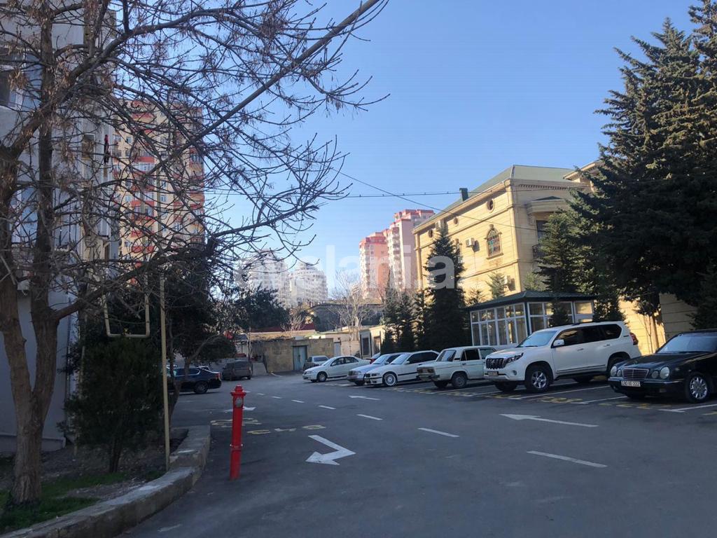 Satılır, köhnə tikili, 4 otaqlı, 85 m², 8 Noyabr m.