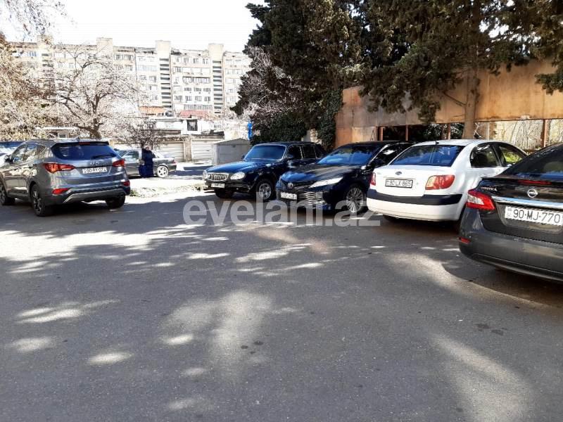 Satılır, köhnə tikili, 3 otaqlı, 70 m², Elmlər Akademiyası m.