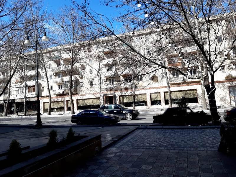 Satılır, köhnə tikili, 3 otaqlı, 70 m², Elmlər Akademiyası m.