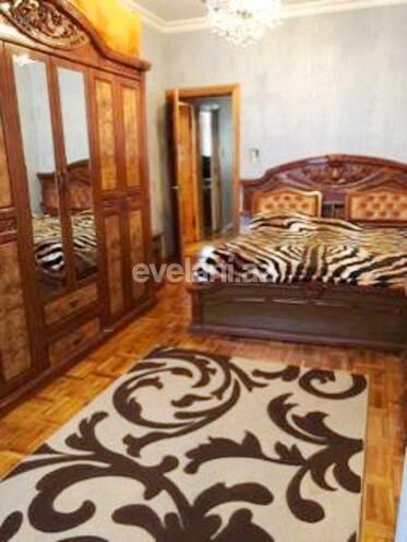 Sale, old building, 3 room, 100 m², Narimanov r.