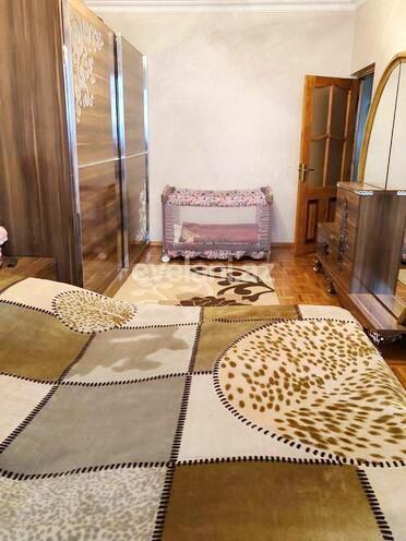 Sale, old building, 3 room, 100 m², Narimanov r.