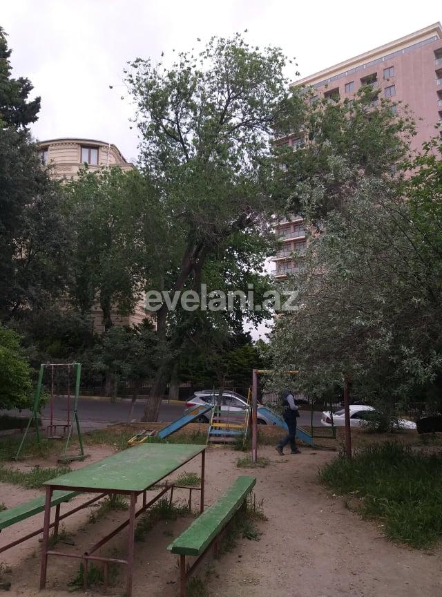 Sale, old building, 2 room, 50 m², Elmlar Akademiyası m.