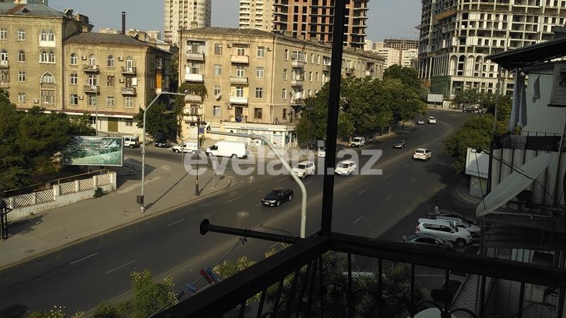 Rent, old building, 3 room, 70 m², Elmlar Akademiyası m.