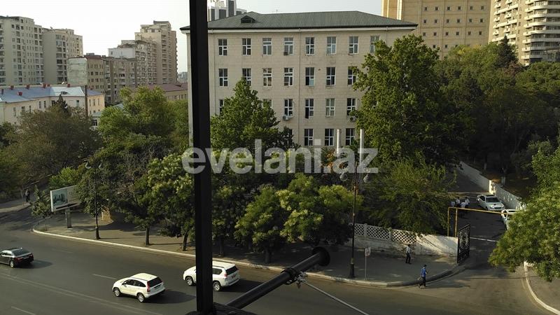 Rent, old building, 3 room, 70 m², Elmlar Akademiyası m.