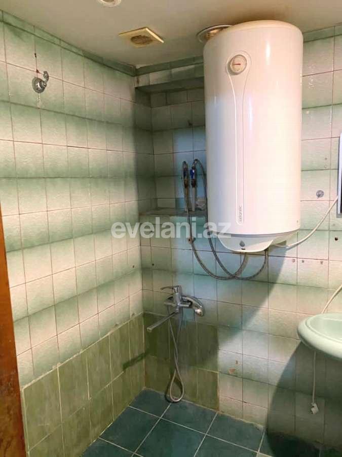 Rent, old building, 3 room, 70 m², Elmlar Akademiyası m.