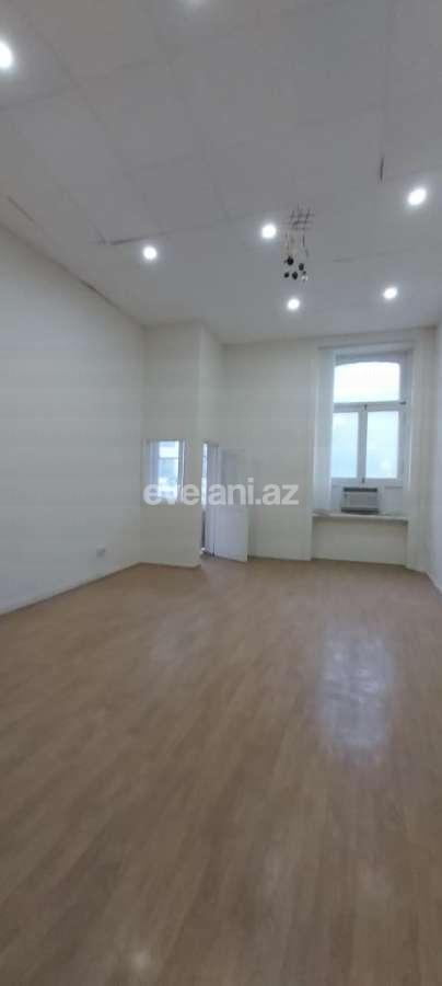 Satılır, köhnə tikili, 4 otaqlı, 179 m², Sahil m.