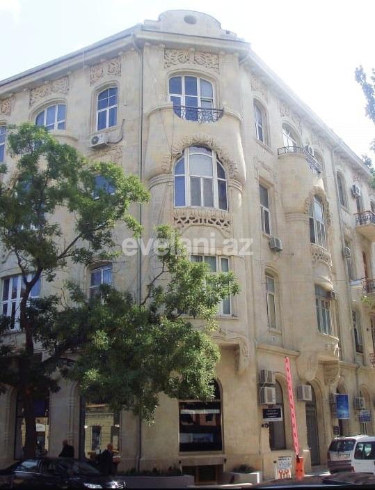 Satılır, köhnə tikili, 4 otaqlı, 179 m², Sahil m.